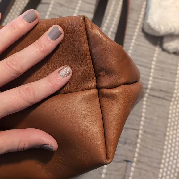 Portland Leather Medium Classic Tote - Honey (With Honey Tassel) - Picture 2 of 5